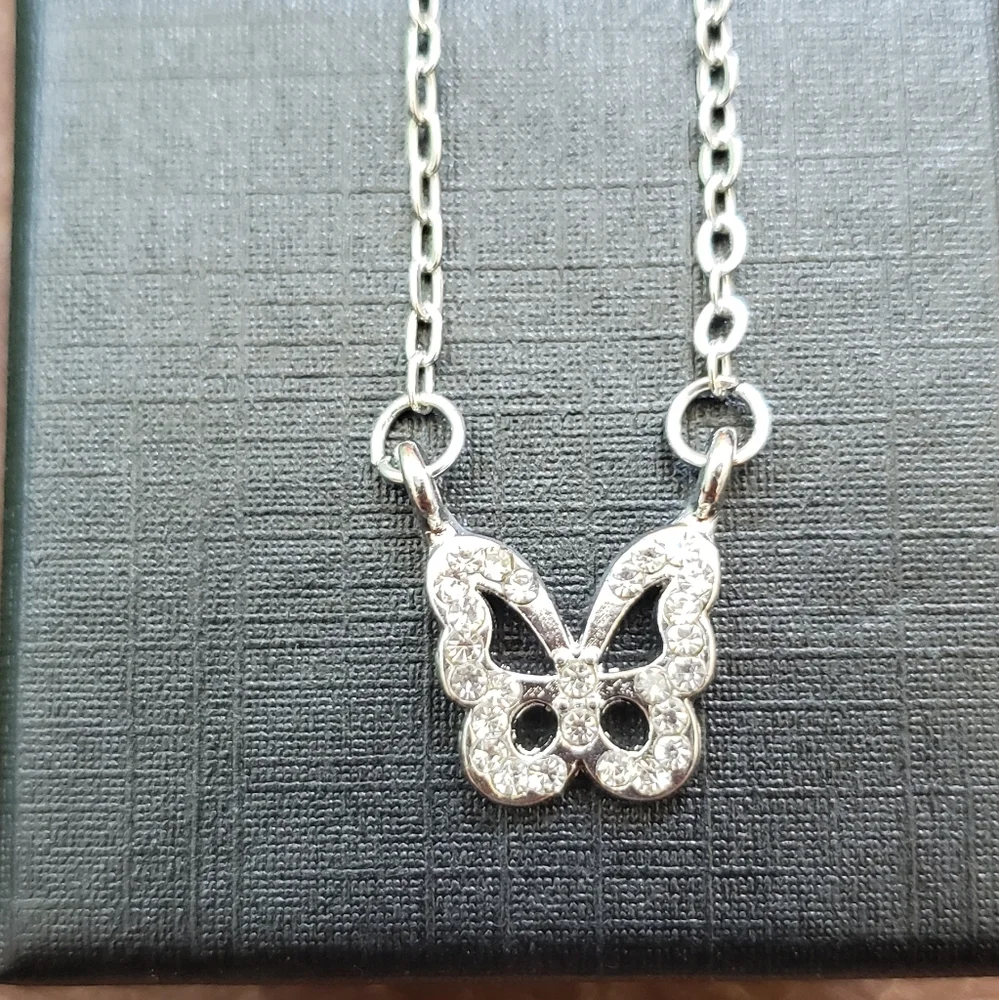NEW Rhinestone Butterfly Pendant Necklace silver